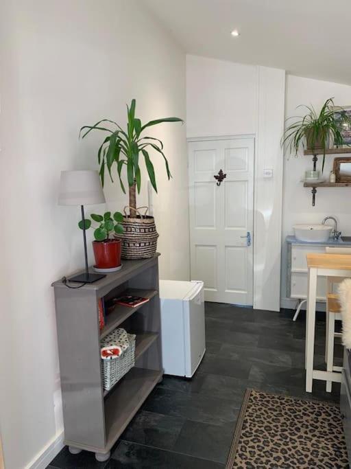 Ferienwohnung The Garage Getaway Glastonbury Exterior foto